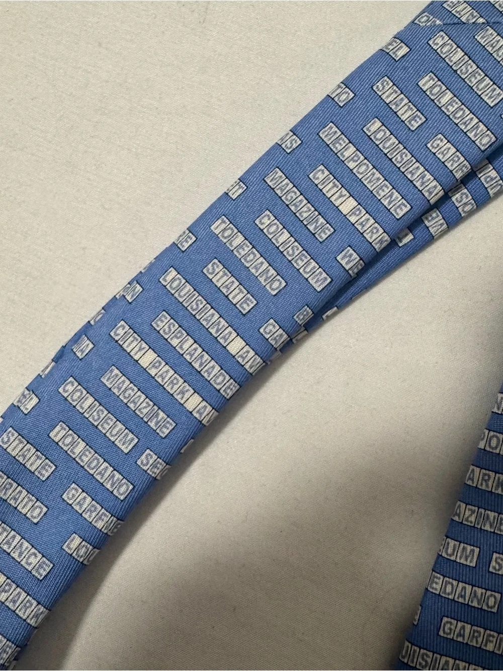 PERLIS Vineyard Vines Street Tiles Iconic New Orleans Patterned Uptown Silk Tie
